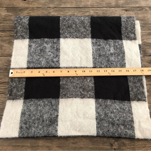 Loft Acrylic Fuzzy Buffalo Check Infinity Loop Scarf Warm Cozy Plaid - Picture 5 of 5